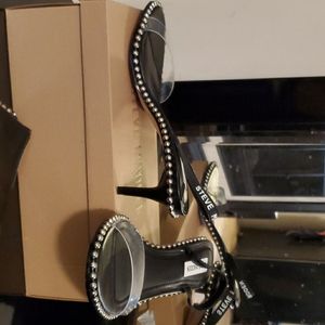 Kitten heels and clutch